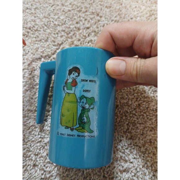 Vintage Set 2 Snow White & Seven Dwarfs Dopey Cup Blue Red Childrens Plastic Mug - Picture 4 of 8